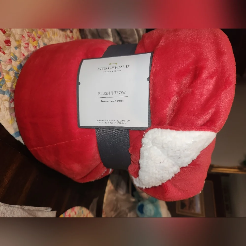 NWT, red threshold plush throw - Picture 1 of 2